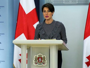 prezidenti-sakonstitucio-cvlilebebSi-sazogadoebis-maqsimalur-CarTulobas-Seuwyobs-xels