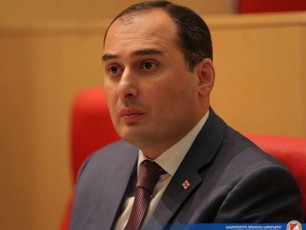 dimitri-qumsiSvili-nika-melias-batono-nikanor-igive-var-vinc-viyavi-araferi-Secvlila