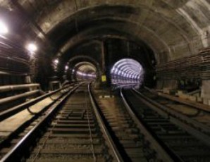 metros-sadgurebs-varkeTilsa-da-samgors-Soris-avariulad-gaCerebul-matarebelSi-myofi-mgzavrebi-gvirabidan-fexiT-gamovidnen