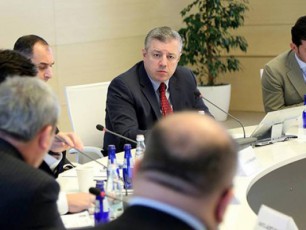 premieri-arc-erTma-adamianma-ar-minda-ifiqros-rom-zedmeti-iyo-saxelmwifosTvis