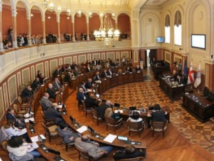 nacionaluri-moZraobis-gayofis-Sedegad-Tbilisis-sakrebuloSi-erTi-fraqcia-partiaSi-darCenilebs-meore-ki-ew-ugulava-bokerias-mxardamWerebs-darCebaT