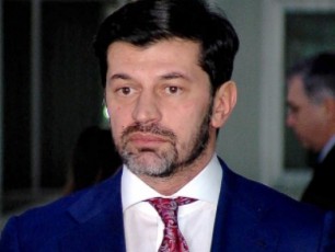 reglamentis-gaTvaliswinebiT-kaxa-kalaZe-valdebulia-parlamentSi-mivides-da-gazpromis-sakiTxze-umciresobis-kiTxvebs-pasuxi-gasces