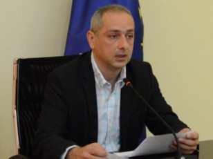 irakli-sesiaSvili-miiCnevs-rom-prezidentis-pozicia-TiTqos-mas-vinme-ebrZvis-safuZvels-moklebuli-da-pirdapiri-spekulaciaa