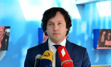 parlamentis-spikeris-TqmiT-komisia-konstituciis-SemuSavebaze-dRis-wesrigis-mixedviT-muSaobs