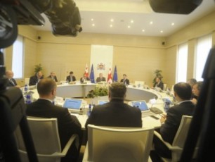 ministrebi-mosalodneli-samTavrobo-cvlilebebis-Sesaxeb-informacias-ar-adastureben