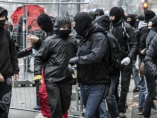parizSi-gamarTuli-saprotesto-aqciis-dros-29-adamiani-daakaves