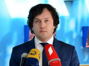 parlamentis-Tavmjdomaris-irakli-kobaxiZis-SefasebiT-opoziciuri-partiebi-kanonproeqtebze-msjelobisTvisac-ar-arian-momwifebuli
