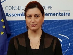 TiTqmis-yvela-politikuri-partia-erTsulovania-imaSi-rom-pedro-agramuntis-gadadgoma-moiTxovos