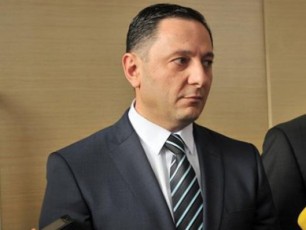 vaxtang-gomelauri-yvelas-dedmamiSvils-aqvs-ufleba-hqondes-raime-qoneba