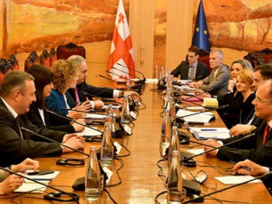 saqarTvelos-parlamentis-komitetebis-Tavmjdomareebi-evropis-parlamentis-sagareo-saqmeTa-komitetis-wevrebs-Sexvdnen