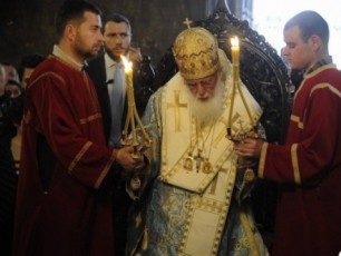 wminda-ninos-saqarTveloSi-SemobrZanebis-dResaswaulTan-dakavSirebiT-sionis-taZarSi-saRmrTo-liturgia-mimdinareobs