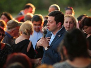 zaza-gabunia-proeqtis-parlamentari-kardakar-farglebSi-moqalaqeebs--Sexvda