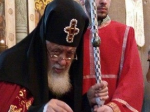 samebis-taZarSi-petre-pavlobis-dResaswaulTan-dakavSirebiT-saRmrTo-liturgia-sruldeba