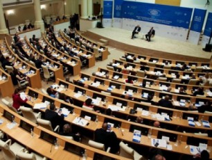 ambasadorialis-farglebSi-dRes-diplomatebi-mTavrobisa-da-parlamentis-warmomadgenlebs-Sexvdebian