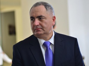 es-iyo-signali-maTTvis-visac-undoda-rom-agvistoSi-SedarebiT-dabal-kursze-Seesyida-damatebiTi-dolarebi