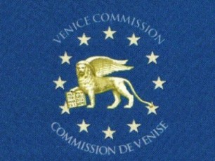 veneciis-komisia-kidev-erTxel-afiqsirebs-SeniSvnebs-romelic-saarCevno-sistemis-mimarTulebiT-gaaCnda