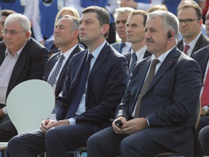 TurqeTis-transportis-ministri---aeroporti-aris-Tbilisis-axali-saxe-da-gaxsnili-kari-msoflioSi