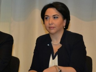 roca-vxedavT-yofili-Sinagan-saqmeTa-ministri-policiels-rogor-urtyams-es-kadri-arafers-amarTlebs
