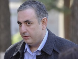 kaxa-kalaZes-konkurentul-garemoSi-saTqmeli-araferi-aqvs-da-cdiloben-kastrirebuli-formatis-mofiqrebas