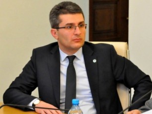 deputatis-TqmiT-saqarTvelom-progresuli-da-demokratiuli-konstitucia-Seqmna