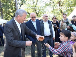 gurjaanSi-pirvelad-Rvinis-festivali-gaimarTa