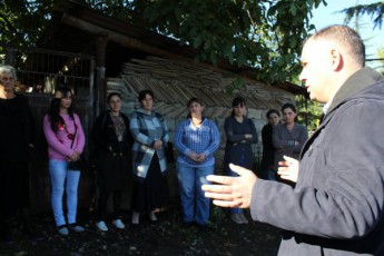 qarTuliocneba--demokratiulisaqarTvelos-merobis-kandidatigurjaanSi-arCil-xandamaSvili-sofel-bakurcixis-Calaubnis-melaanis-qodalos-darCeTisa-da-sofel-gurjaanis-mosaxleobasSexvda