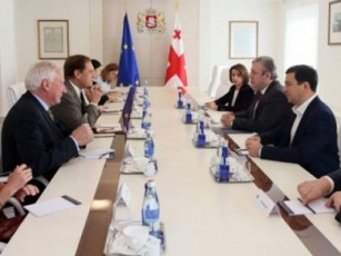 premier-ministri-NDI-is-sadamkvirveblo-misias-Sexvda