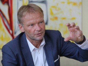 EIB-is-vice-prezidenti--saqarTvelo-ekonomikuri-reformebis-erT-erTi-pioneria