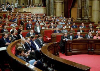 kataloniis-parlamentma-damoukideblobis-gamocxadebis-Sesaxeb-deklaracias-mxari-dauWira