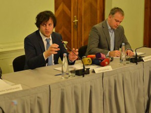 irakli-kobaxiZe-franklinis-universitetis-studentebs-Sexvda