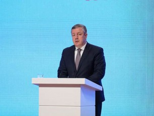 saqarTvelos-premieris-gamosvla-baqo-Tbilisi-yarsis-rkinigzis-oficialuri-gaxsnis-ceremoniaze