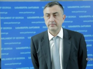 saparlamento-umravlesoba-sakonstitucio-cvlilebebis-Selamazebas-apirebs-magram-es-ar-gamouvaT