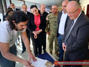 mariam-jaSi-konstantine-afxazis-saxelobis-samxedro-darbazis-gaxsnas-daeswro