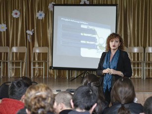 Zveli-Tbilisis-raionuli-prokuraturis-organizebiT-moswavleebTan-Sexvedra-gaimarTa