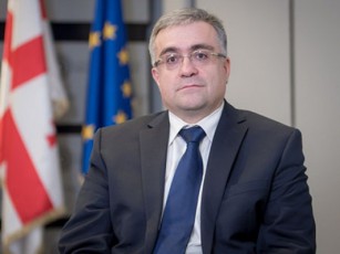 Tu-davinaxavT-rom-kursis-maCvenebeli-didi-xniT-iqneba-gadaxrili-fundamenturi-mdgomareobidan-erovnuli-banki-reagirebas-moaxdens