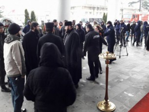 baTumSi-sastumro-leograndTan-sasuliero-pirebi-mividnen