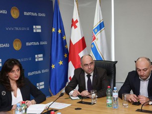 Tbilisis-meriaSi-sadistribucio-kompaniebis-warmomadgenlebTan-Sexvedra-gaimarTa