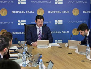 pirveli-martidan-vakis-raionis-32-quCaze-nagavSemkrebi-konteinerebis-dacla-2200-saaTidan-moxdeba