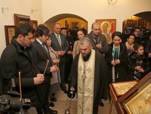 Tbilisis-meri-iunkerTa-xsovnisadmi-miZRvnil-RonisZiebas-daeswro