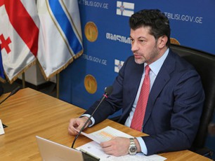 kaxa-kalaZe-urbanuli-ganviTarebis-saqalaqo-samsaxuris-dakompleqtebis-procesSi-varT