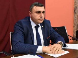 prezidenti-rogorc-opozicioneri-lideri-ise-evlineba-qveyanas-rac-absoluturad-miuRebelia