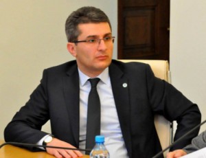 tatunaSvilis-Sesaxeb-rezoluciis-proeqtTan-dakavSirebiT-umravlesobisa-da-opoziciis-Sexvedra-dRes-aRar-gaimarTeba