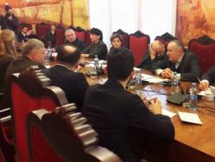 saparlamento-da-arasaparlamento-partiebi-saqarTvelos-premieris-ruseTisTvis-mimarTvasTan-dakavSirebiT-erToblivi-gancxadebis-SemuSavebas-apireben