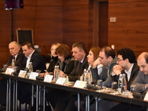 vakis-raionSi-sayrdeni-kedlebis-mowyoba-da-sagzao-infrastruqturis-mowesrigeba-mimdinareobs