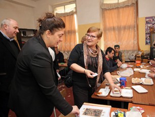 Tbilisis-meris-moadgile-sofo-xunwaria-socialur-sawarmo-sxivs-ewvia