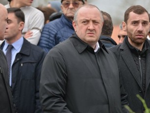 prezidentma-arCil-tatunaSvili-Rirsebis-ordeniT-daajildova