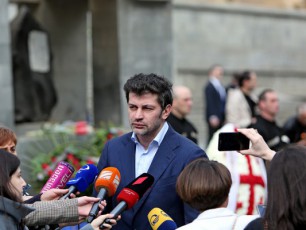 Tbilisis-merma-kaxa-kalaZem-9-aprilis-memoriali-gvirgviniT-Seamko