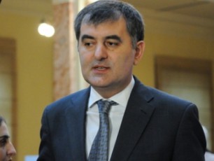 damrCa-STabeWdileba-rom-absoluturad-dausabuTebeli-faqtebisgan-Sors-mdgomi-da-Zalian-tendenciuria