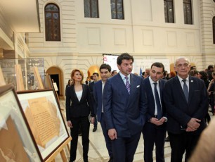 kaxa-kalaZe-Tbilisis-sakrebuloSi-dedaenis-dRisadmi-miZRvnil-RonisZiebas-daeswro