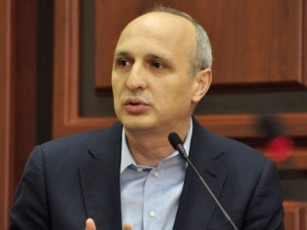 saqarTvelos-mTavrobam-da-sasamarTlom-winaswari-patimrobisas-vano-merabiSvilis-uflebebi-daarRvia